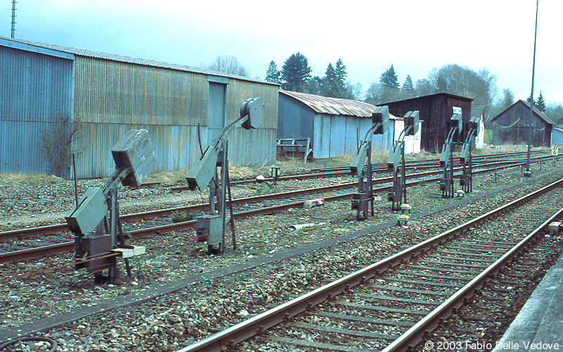 Derartige Seilzuggewichte sind andernorts nur mehr selten zu sehen (Bad Waldsee, 06. April 2003).