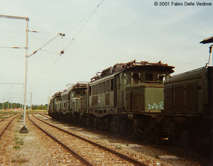 Blick von der Fu&szlig;g&auml;ngerbr&uuml;cke nach Norden auf den Bahnhof Memmingen