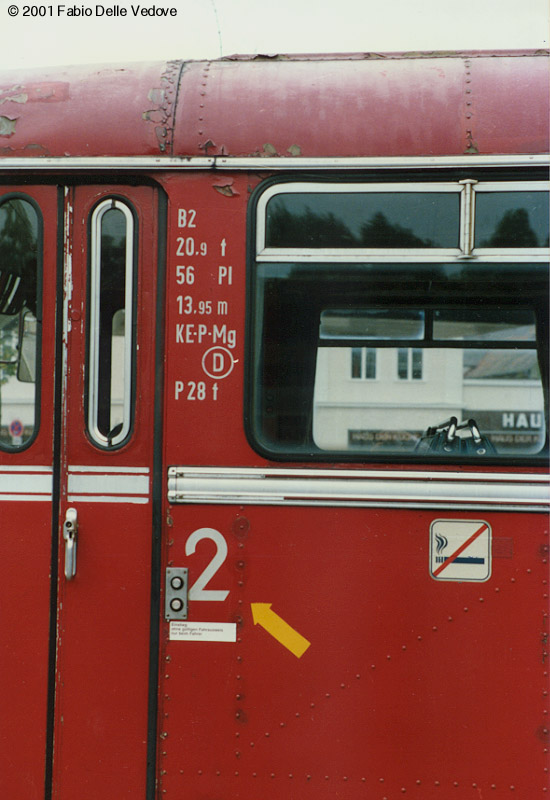Schienenbus-Triebwagen - Details an der T&uuml;re
