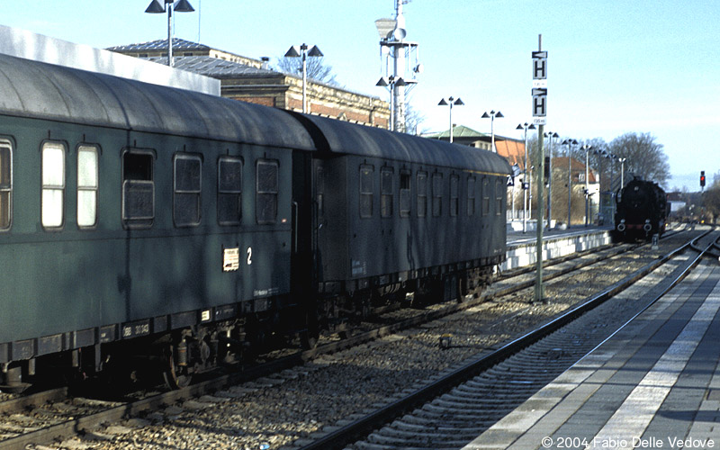 Die beiden gr&uuml;nen Wagen des Ludwigs-Expre&szlig; (Memmingen, 18.03.2001).