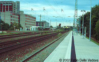 Zum Vergr&ouml;&szlig;ern klicken - S-Bahn-Station Heimeranplatz. Blick nach S&uuml;dosten in Richtung M&uuml;nchen S&uuml;d.