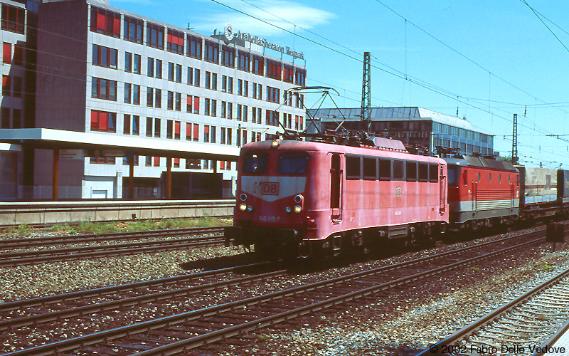 M&uuml;nchen Heimeranplatz - Juli 2001 - 140 511-7 mit Ganzzug aus Einheitstaschenwagen in Richtung Laim