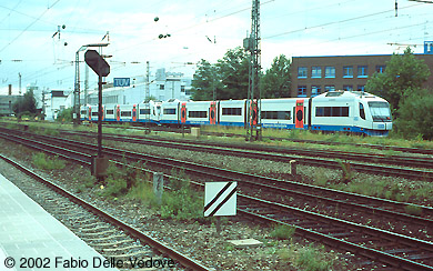 M&uuml;nchen Heimeranplatz - Juli 2001 - Integral als  BOB 81526/81576 (Lengries - M&uuml;nchen Hbf) und  BOB 81624 (Tegernsee - M&uuml;nchen Hbf)