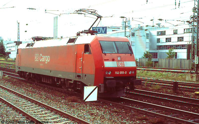 152 055-0 allein unterwegs in Richtung M&uuml;nchen S&uuml;d/Ost (M&uuml;nchen Heimeranplatz, Juli 2001)