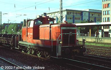 363 133-0 mit offenen G&uuml;terwagen in Richtung M&uuml;nchen S&uuml;d (M&uuml;nchen Heimeranplatz, Juli 2001)