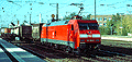 Vermutlich bringt die 152 158-2 ihren Zug zum Containerbahnhof M&uuml;nchen-Riem (M&uuml;nchen Heimeranplatz, Oktober 2001)