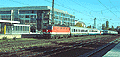 1044 278 mit einem Zug aus italienischen Wagen in Richtung M&uuml;nchen Hbf (M&uuml;nchen Heimeranplatz, Oktober 2001)