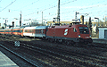 Der EC 193 MIMARA (M&uuml;nchen Hbf 15:25 - Klagenfurt Hbf 20:22) mit 1116 006-6 rauscht durch den Bahnhof Heimeranplatz (M&uuml;nchen, Fr&uuml;hling 2002).