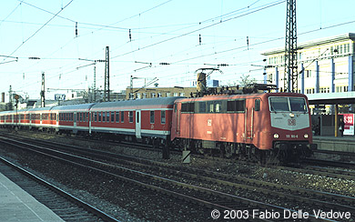 RB 31039 (M&uuml;nchen Hbf 16:00 - Rosenheim 16:47) mit 111 180-6 (M&uuml;nchen Heimeranplatz, Fr&uuml;hling 2002).