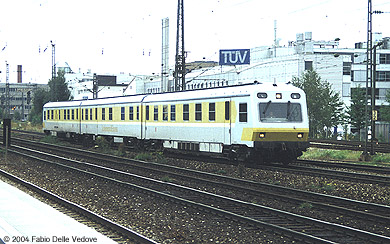 Der Schienenpr&uuml;fexpress auf dem Weg vom Hauptbahnhof zum Ostbahnhof (M&uuml;nchen Heimeranplatz, September, 2003).