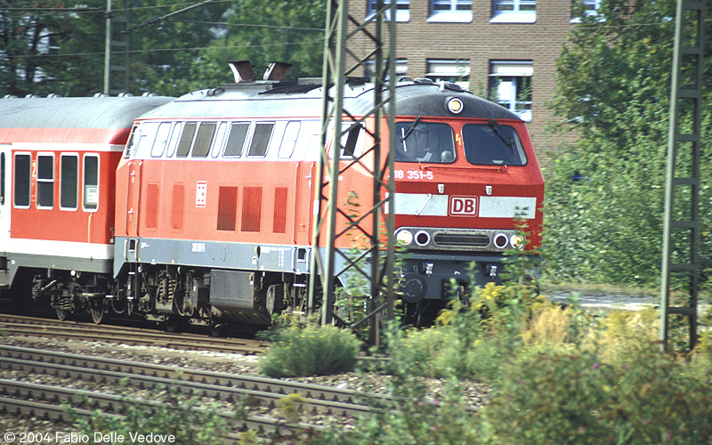 Der BOB 41434 (M&uuml;nchen Hbf 15:48 - Donnersberger Br&uuml;cke 15.51 - Harras 15:55 - Holzkirchen 16:16) besteht nicht wie &uuml;blich aus Integral-Triebwagen, sondern aus 218 351-5 und Silberlingen. Ursache war die gro&szlig;e Hitzewelle im August 2003, in deren Folge am 08.08.2003 der VT 116 und am 11.08.2003 VT 107 gebrannt hatten, und daher l&auml;ngere Zeit nicht einsatzf&auml;hig waren (M&uuml;nchen Heimeranplatz, September 2003).