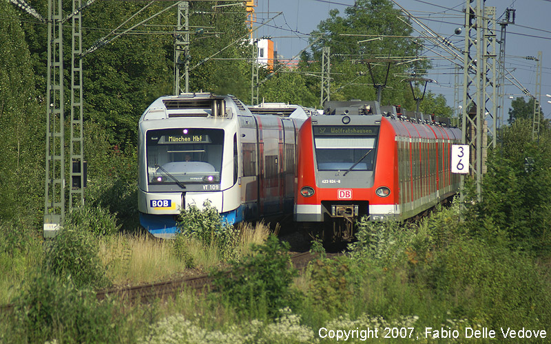  VT 109 der BOB in Richtung M&uuml;nchen Hbf und S 7 nach Wolfratshausen.