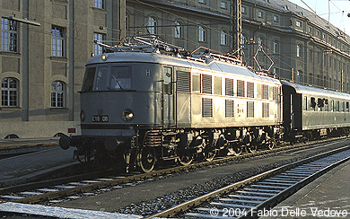 Abfahrt des Sonderzuges zur Karwendelrundfahrt (M&uuml;nchen Hauptbahnhof, 1990).
