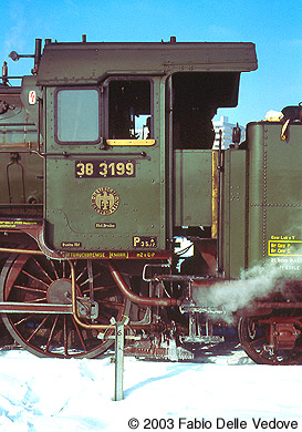 Zum Vergr&ouml;&szlig;ern klicken - Das F&uuml;hrerhaus der V100 1041 (Kempten, 15.02.2003).).